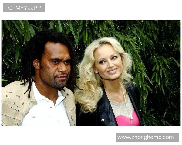 外国足球明星的女友们：她们的魅力与生活背后的故事揭秘